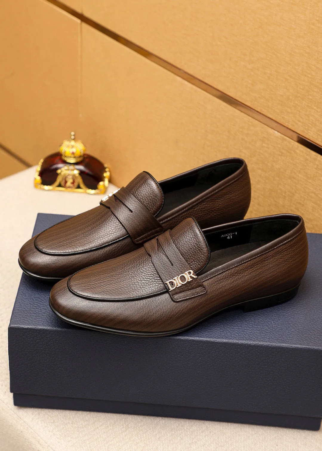 Men's shoes 💰442 💐 Product trademark: Dior "Dior" casual leather shoes Regular size: 38-44 (45🉑️customized) Product materials: Selected first-layer pebbled cowhide leather upper imported from Italy, imported water-dyed 🐂 cowhide lining. Strong three-dimensional visual effect, rubber outsole Color: 1⃣️color optional